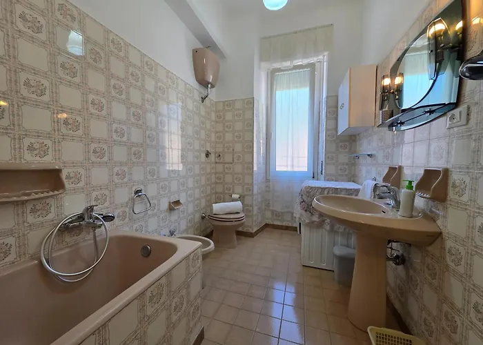 Appartamento Spacious Flat With Terrace, Wi-fi, Sea & Finalborgo *