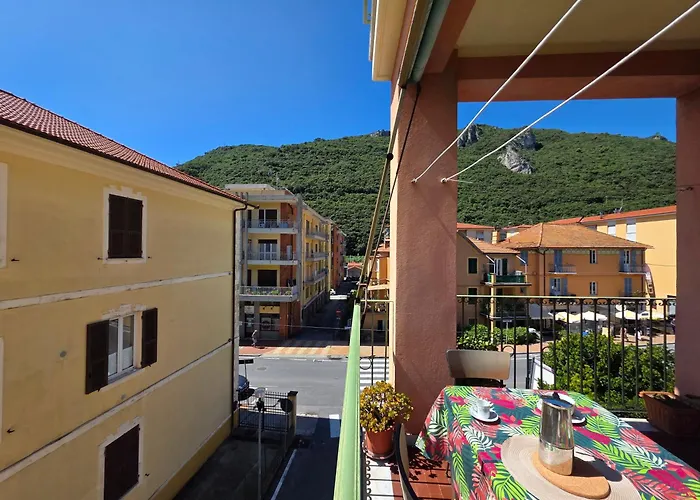 Appartamento Spacious Flat With Terrace, Wi-fi, Sea & Finalborgo *