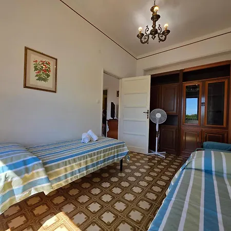 Διαμέρισμα Spacious Flat With Terrace, Wi-fi, Sea & Finalborgo *