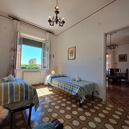 Spacious Flat With Terrace, Sea & Finalborgo - Bike Room * فينالي ليغوري