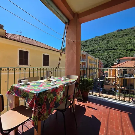 Spacious Flat With Terrace, Wi-fi, Sea & Finalborgo شقة فينالي ليغوري