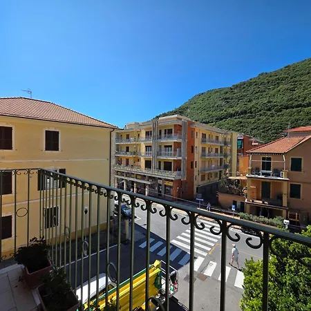 Spacious Flat With Terrace, Wi-fi, Sea & Finalborgo * فينالي ليغوري