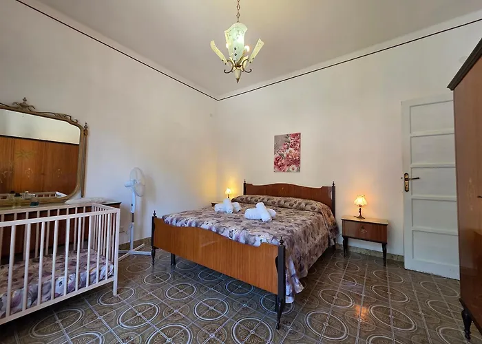 Διαμέρισμα Spacious Flat With Terrace, Wi-fi, Sea & Finalborgo Finale Ligure