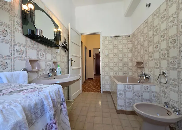 Appartement Spacious Flat With Terrace, Wi-fi, Sea & Finalborgo