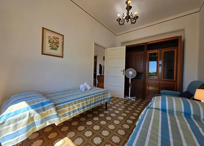 Διαμέρισμα Spacious Flat With Terrace, Wi-fi, Sea & Finalborgo *