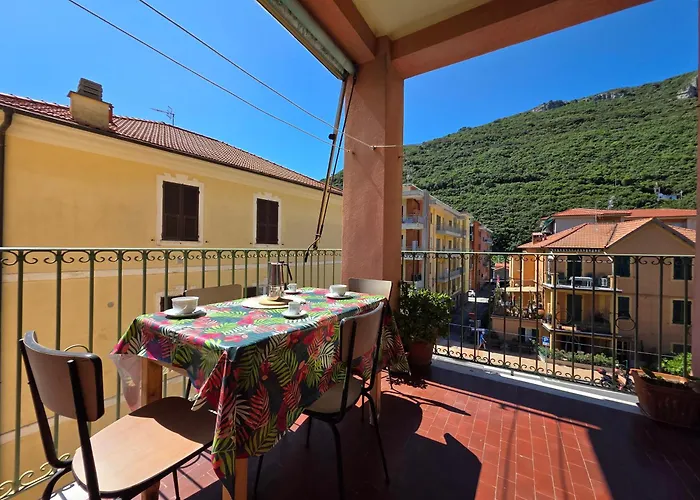 Spacious Flat With Terrace, Wi-fi, Sea & Finalborgo Appartement Finale Ligure
