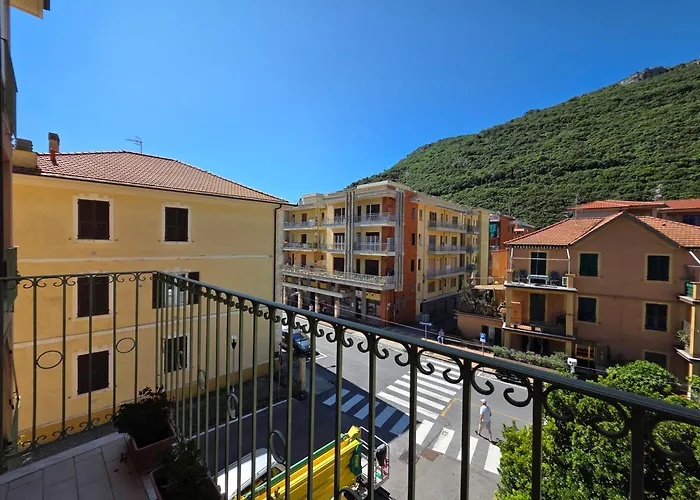 Spacious Flat With Terrace, Wi-fi, Sea & Finalborgo * Finale Ligure